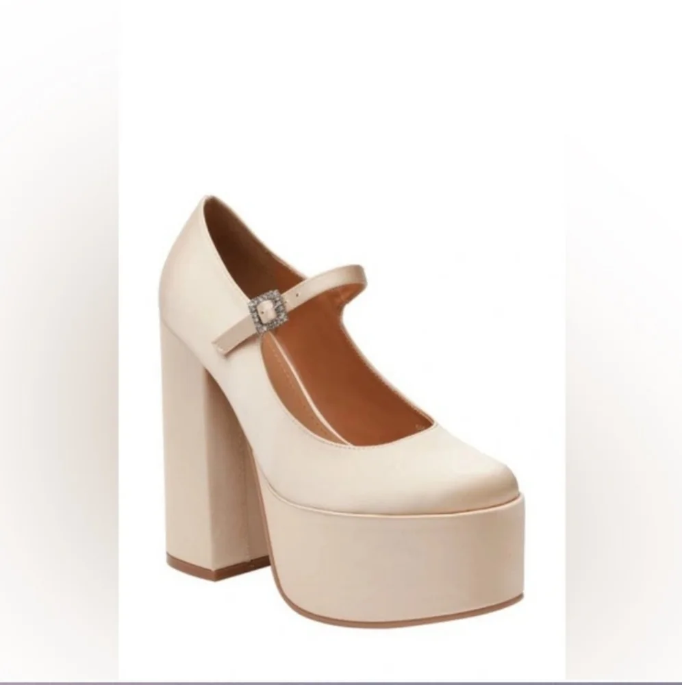 NIB $130 Champagne Satin Maryjane Pump Chunky Heel Platform Heel By Lisa Vicky